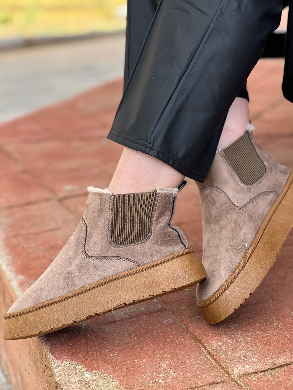 UGG