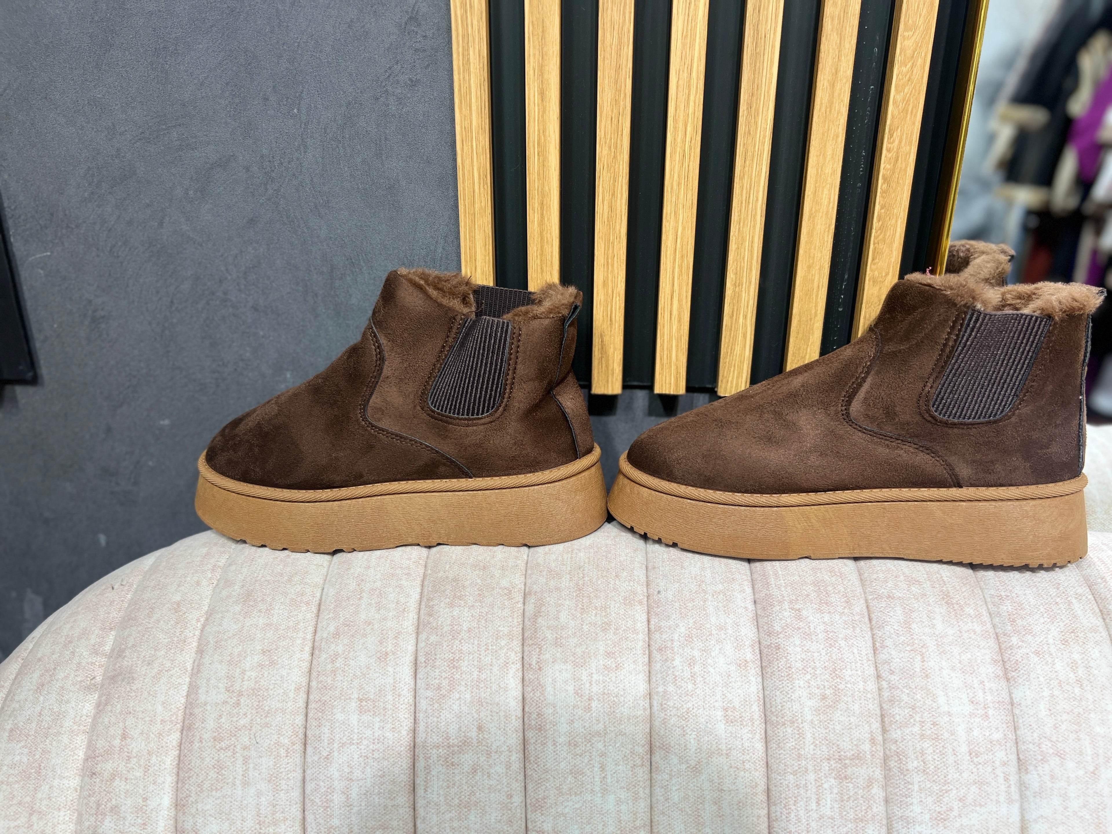 UGG