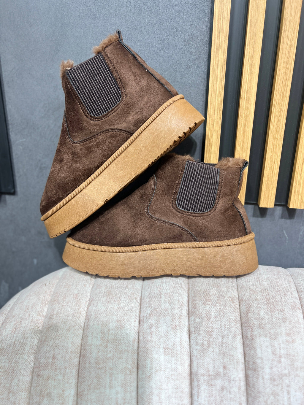 UGG