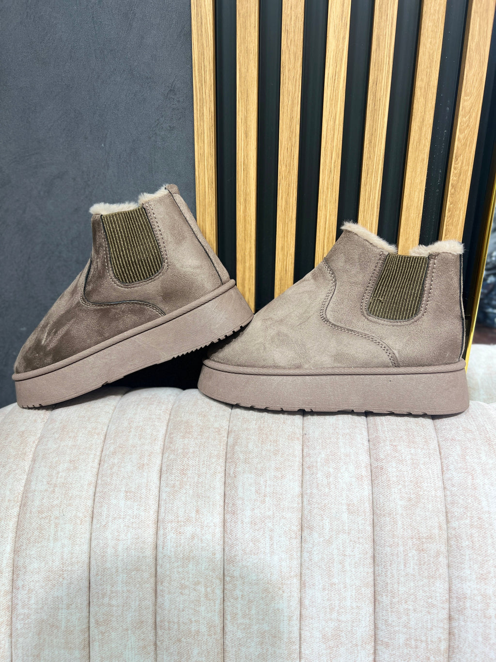 UGG